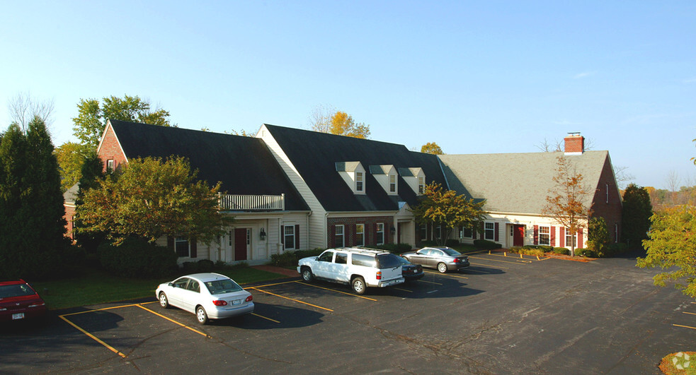 Primary Photo Of 1351-1361 W Towne Square Rd, Mequon Office For Lease