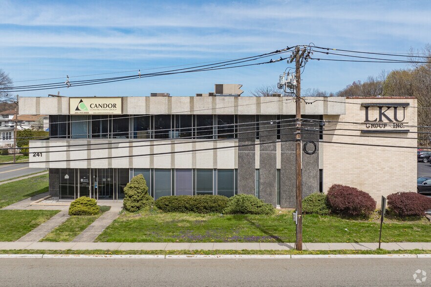 More Photos Of 241 Molnar Dr, Elmwood Park Medical For Lease