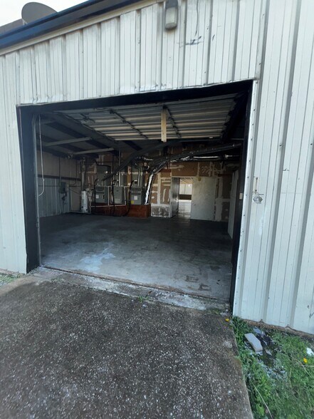 More Photos Of 368 A SH 75 N, Huntsville Freestanding For Lease