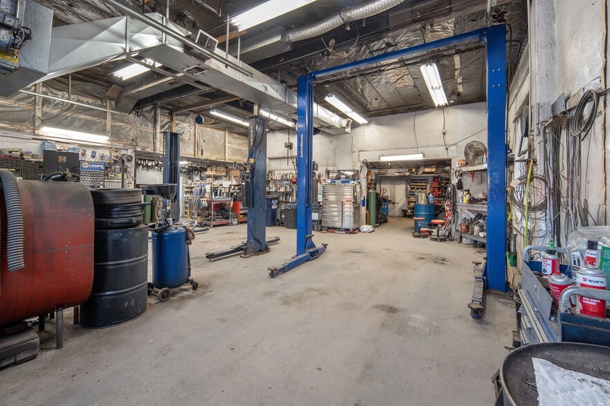 More Photos Of 1907 Van Vranken Ave, Schenectady Auto Repair For Sale