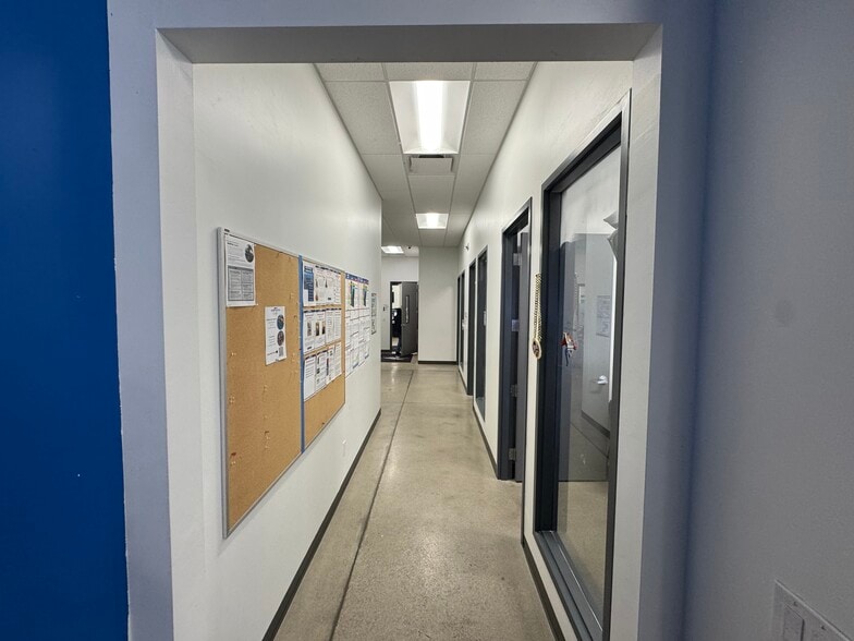 More Photos Of 1455 Rail Head Blvd, Naples Warehouse For Lease