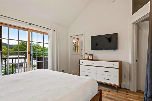 More Photos Of 10 Front St, Lake George Hospitality For Sale