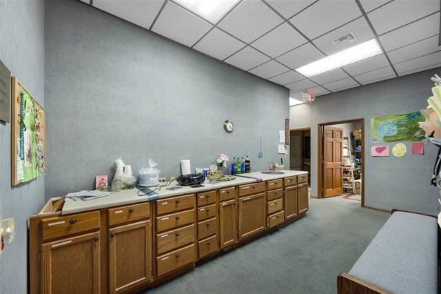 More Photos Of 816 W Gore Blvd, Lawton Office For Sale