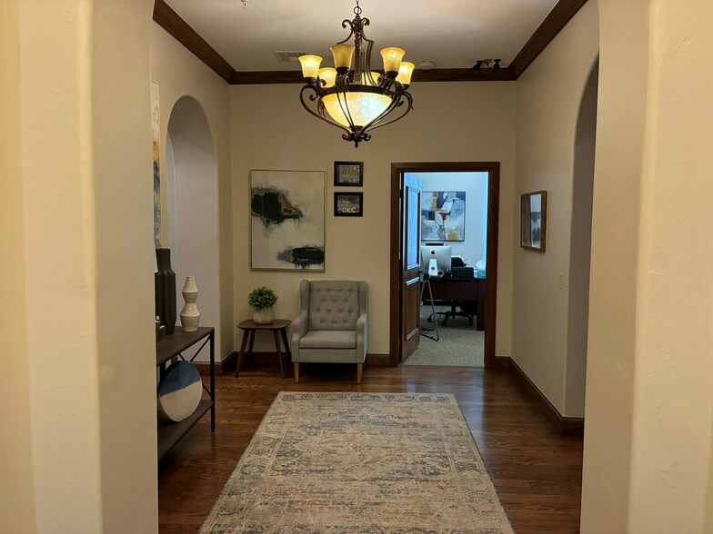 More Photos Of 1425 S Fretz Ave, Edmond Office For Sale