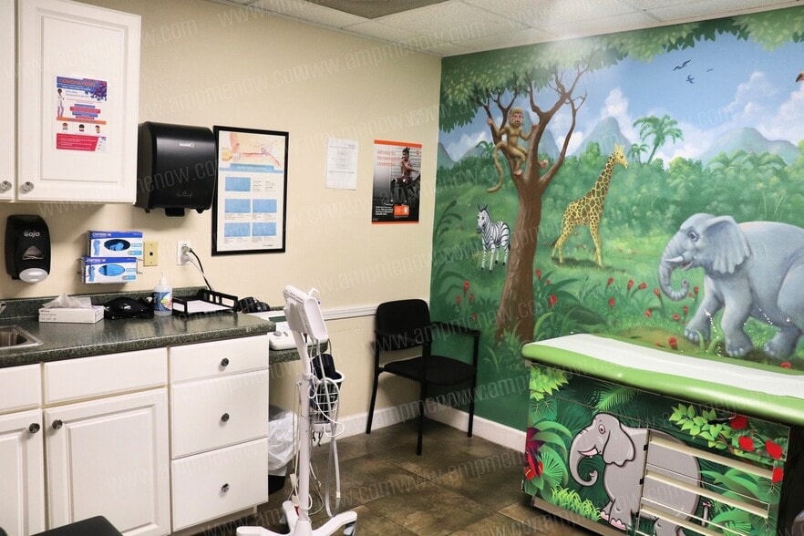 More Photos Of 8225 Normandy Blvd, Jacksonville Medical For Sale