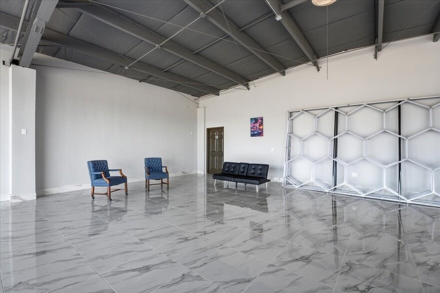 More Photos Of 4554 Auburn Blvd, Sacramento Auto Dealership For Sale