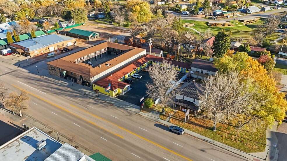 More Photos Of 214 E Cleveland St, Sundance Hotel For Sale