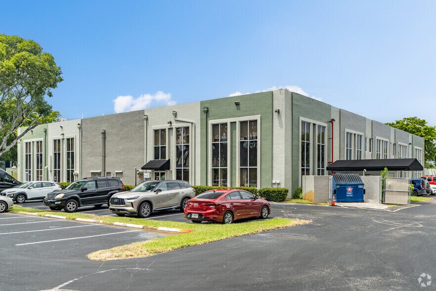 More Photos Of 2900 W Cypress Creek Rd, Fort Lauderdale Office For Sale