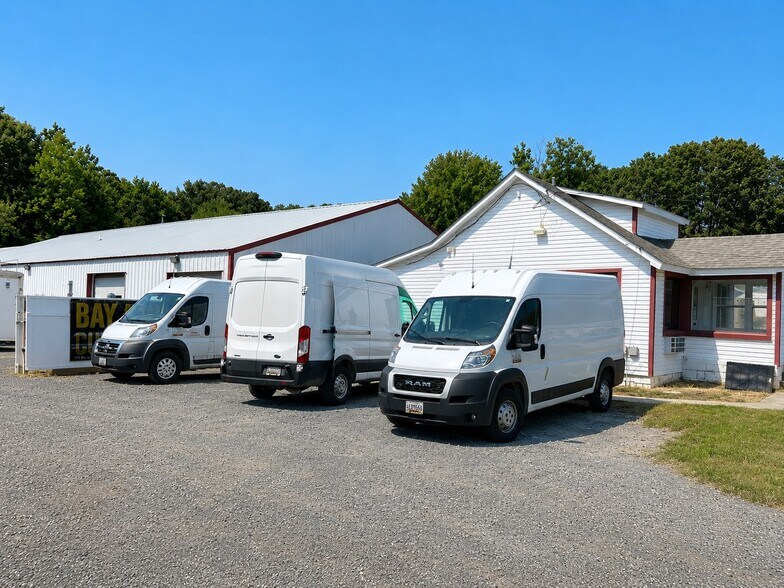 More Photos Of 100 Bridge Ct, Stevensville Warehouse For Lease
