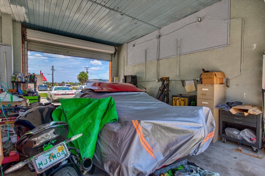 More Photos Of 15182 Dahlgren Ave, Port Charlotte Carwash For Sale