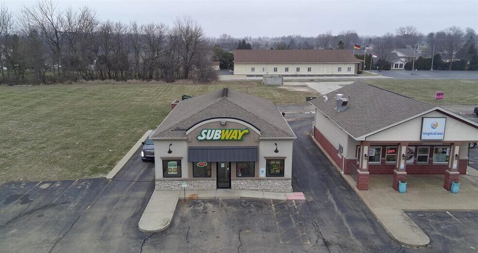 More Photos Of 3727 W Willow Knolls Dr, Peoria General Retail For Lease