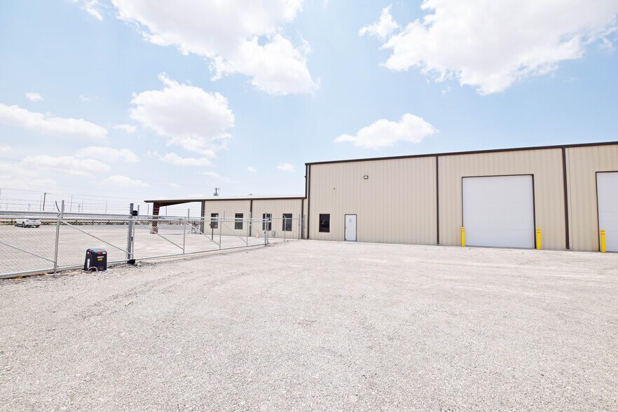 More Photos Of 13800 W Interstate 20 E, Odessa Industrial For Lease