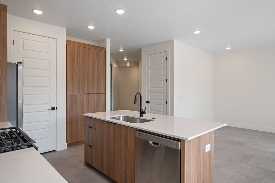 More Photos Of 1935 W 250 S, Hurricane Apartments For Sale