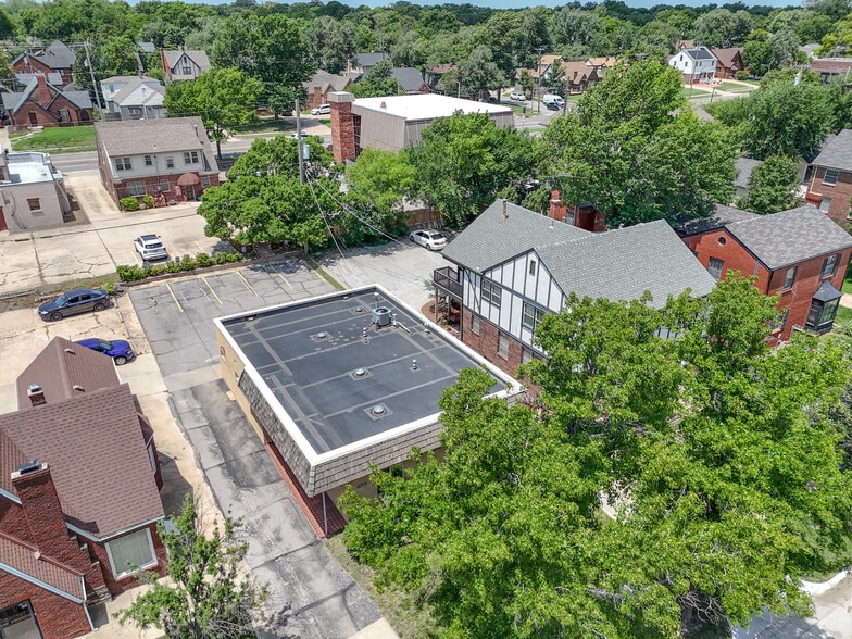 More Photos Of 133 N Glendale St, Wichita Office For Sale