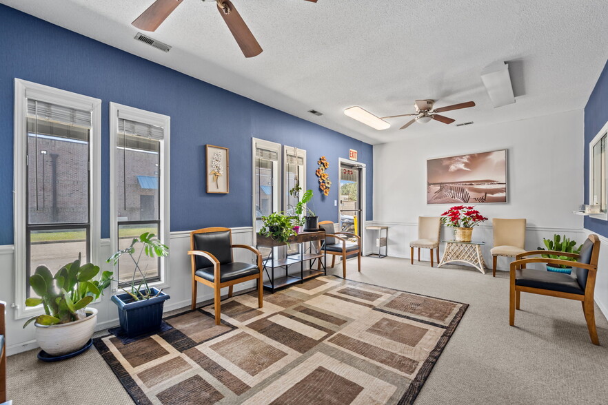 More Photos Of 411 Western Blvd, Jacksonville Medical For Sale