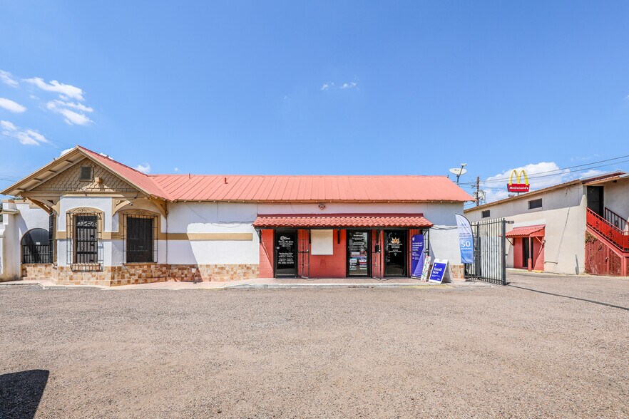 More Photos Of 1019 San Bernardo Ave, Laredo Office For Sale