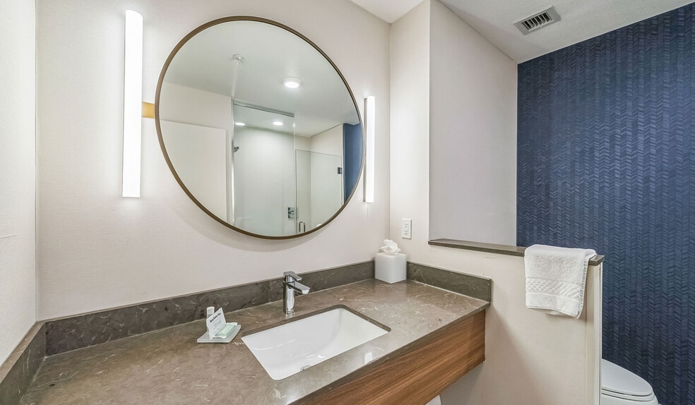 More Photos Of 409 N Clark Rd, Cedar Hill Hotel For Sale