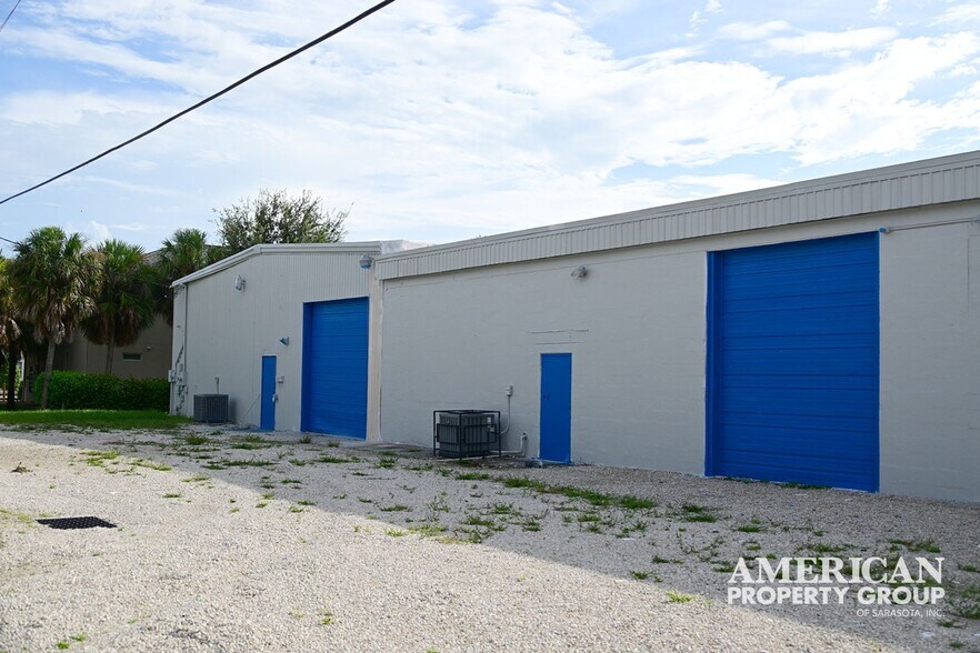 More Photos Of 204 Center Rd, Fort Myers Unknown For Lease