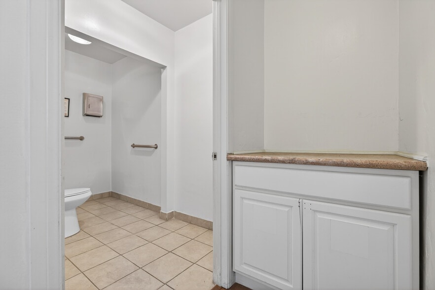 More Photos Of 4160 Verdugo Rd, Los Angeles Office For Sale