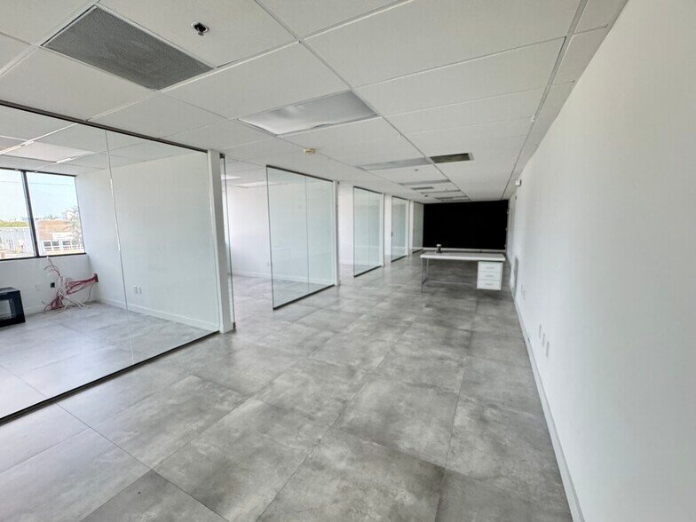 More Photos Of 2870 Stirling Rd, Hollywood Light Distribution For Lease