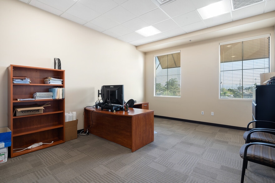 More Photos Of 1608 Norris Rd, Bakersfield Office For Lease