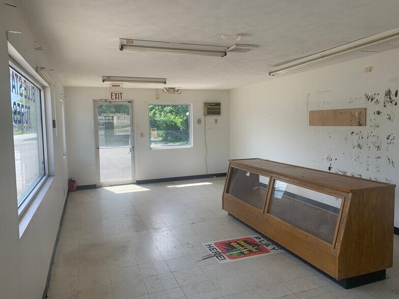 More Photos Of 426 S Diamond St, Mansfield Freestanding For Sale