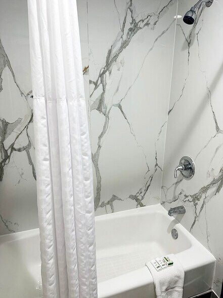 More Photos Of 7603 N Navarro St, Victoria Hotel For Sale