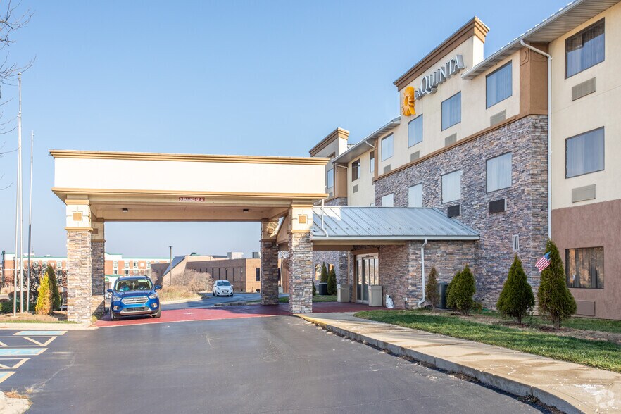 More Photos Of 2540 University Dr, Fairborn Hotel For Sale