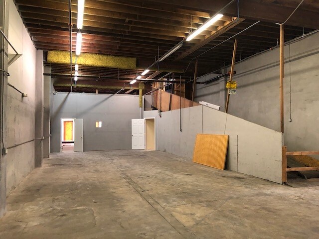 More Photos Of 801 8th Ave W, Palmetto Showroom For Sale