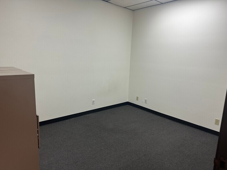 More Photos Of 10742-10752 Noel St, Los Alamitos Light Manufacturing For Lease