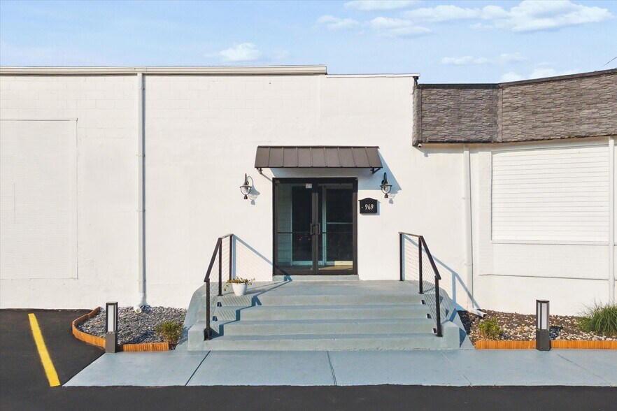 More Photos Of 969 Dixie Hwy, Rossford General Retail For Sale