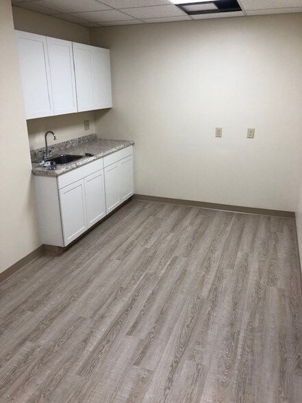 More Photos Of 215 Toll Gate Rd, Warwick Medical For Lease