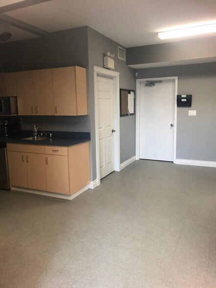 More Photos Of 7471 Edgar Industrial Bnd, Red Deer Warehouse For Lease