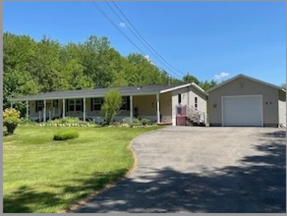 More Photos Of 34 Shaw Dr, Rochester Flex For Sale