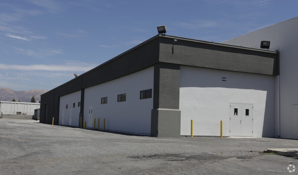 More Photos Of 21325 Superior St, Chatsworth Manufacturing For Lease