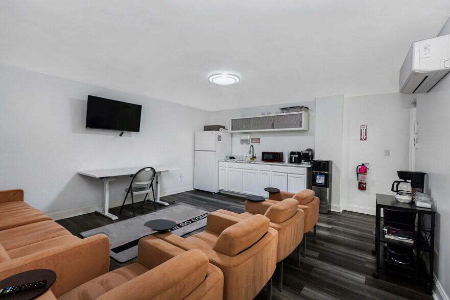 More Photos Of 613-617 Summer St, Lynn Storefront For Sale