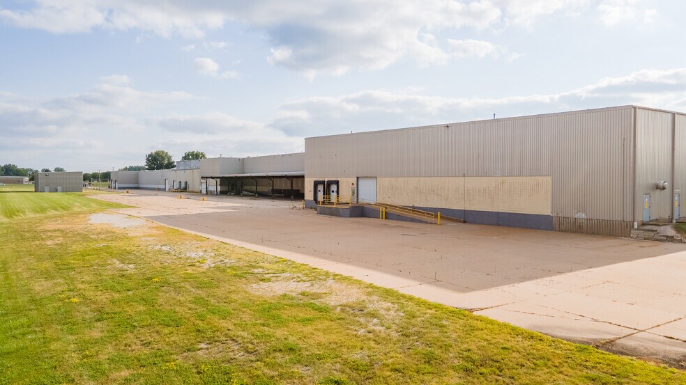 More Photos Of 510 E Agency Rd, West Burlington Manufacturing For Lease