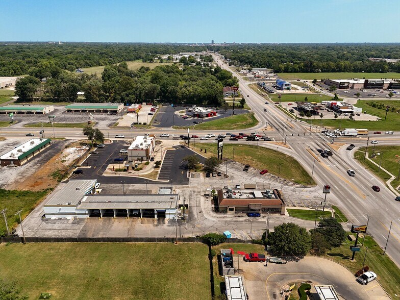 More Photos Of 419 N West Byp, Springfield Carwash For Sale