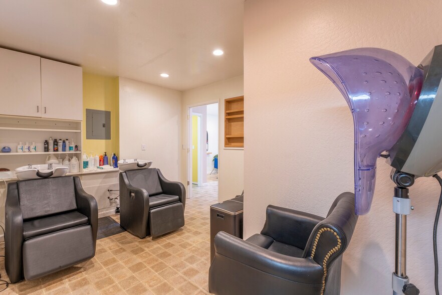 More Photos Of 483 E Chestnut St, Fort Bragg General Retail For Sale