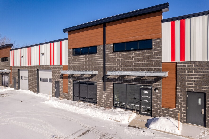 More Photos Of 1041 Rue Des Forges, Terrebonne Warehouse For Lease