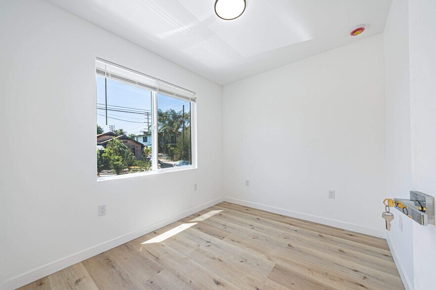 More Photos Of 4626 Wall St, Los Angeles Apartments For Sale