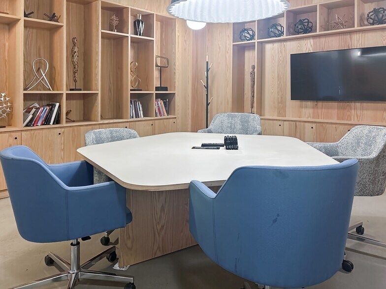 More Photos Of 1425-1437 Vine St, Cincinnati Coworking Space