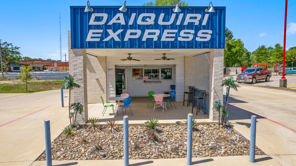 More Photos Of 207 N Henderson Blvd, Kilgore Storefront For Lease
