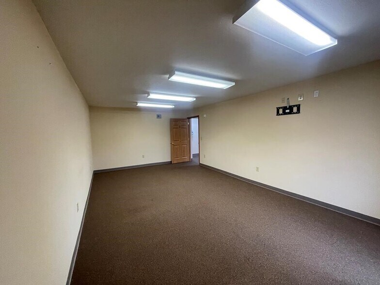 More Photos Of 725 Ritter Dr, Daniels Storefront Retail Office For Sale