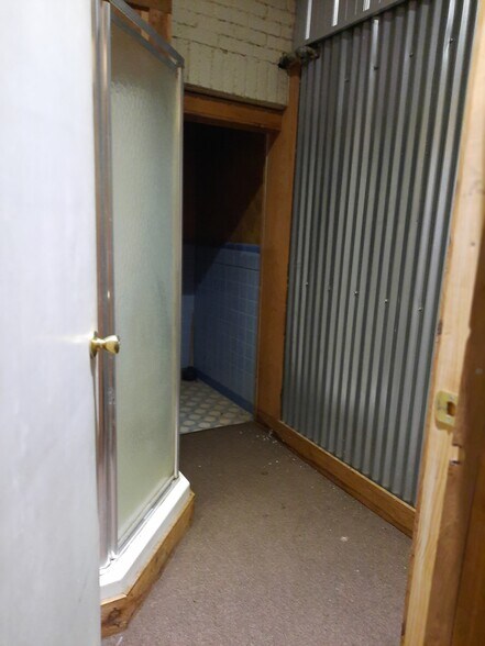 More Photos Of 1124 E Houston Ave, Crockett Freestanding For Sale