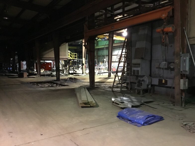 More Photos Of 1462 FM 2199, Marshall Warehouse For Lease