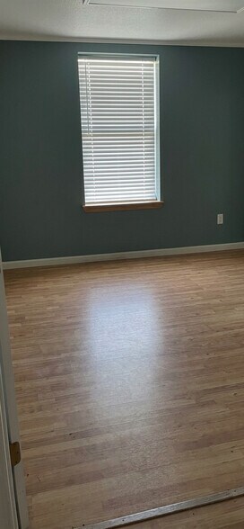 More Photos Of 190 County Rd 419, Pecos Service For Lease