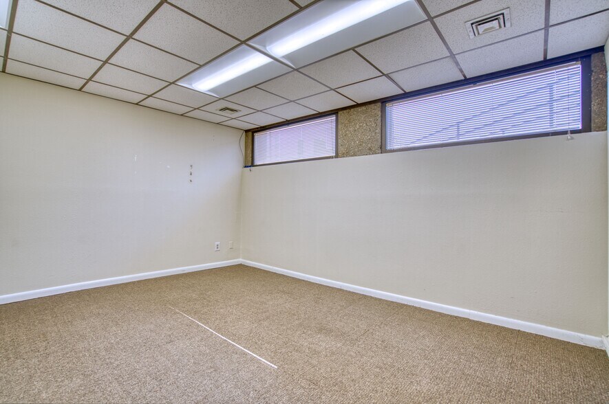More Photos Of 750-752 17th Ave, Longmont Office For Sale