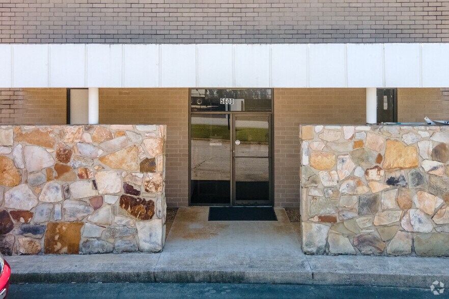 More Photos Of 5600-5700 Drake Dr SW, Atlanta Warehouse For Lease