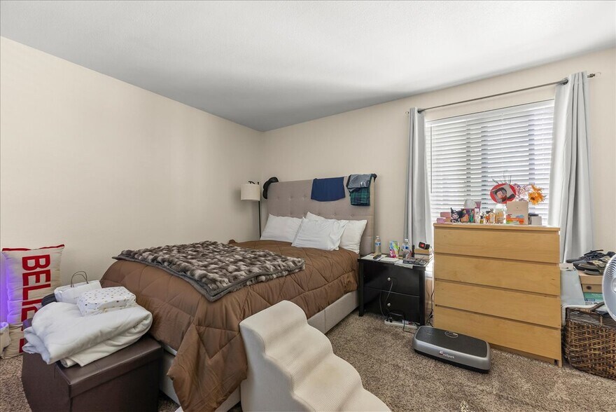 More Photos Of 915 Johnfer Way, Sacramento Apartments For Sale